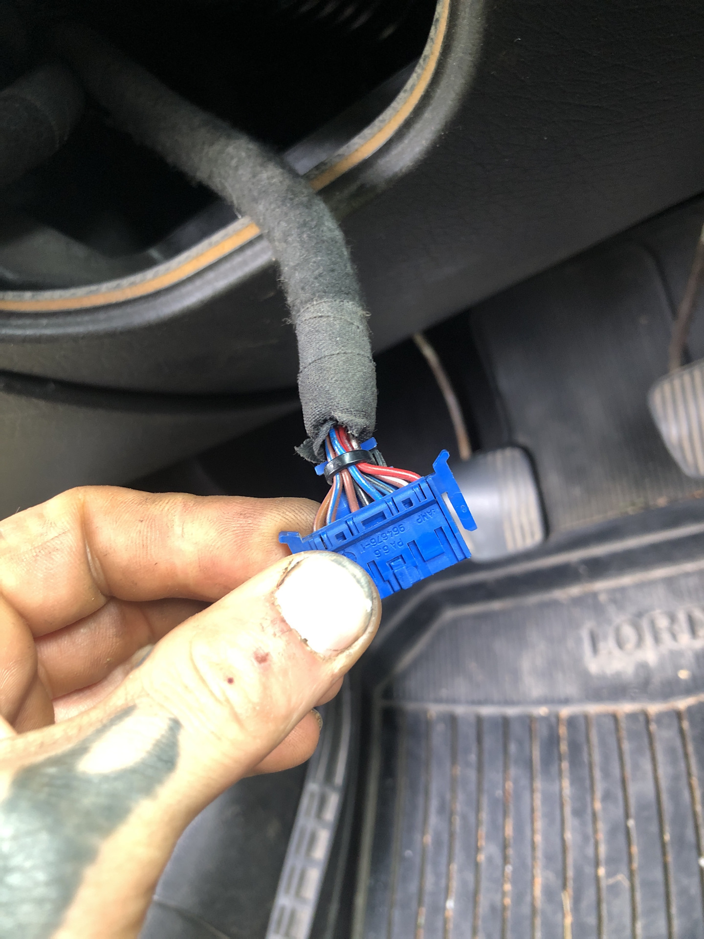 Провода датчика скорости в разъёме иммо — Opel Vectra B, 2 л, 1997 года ...