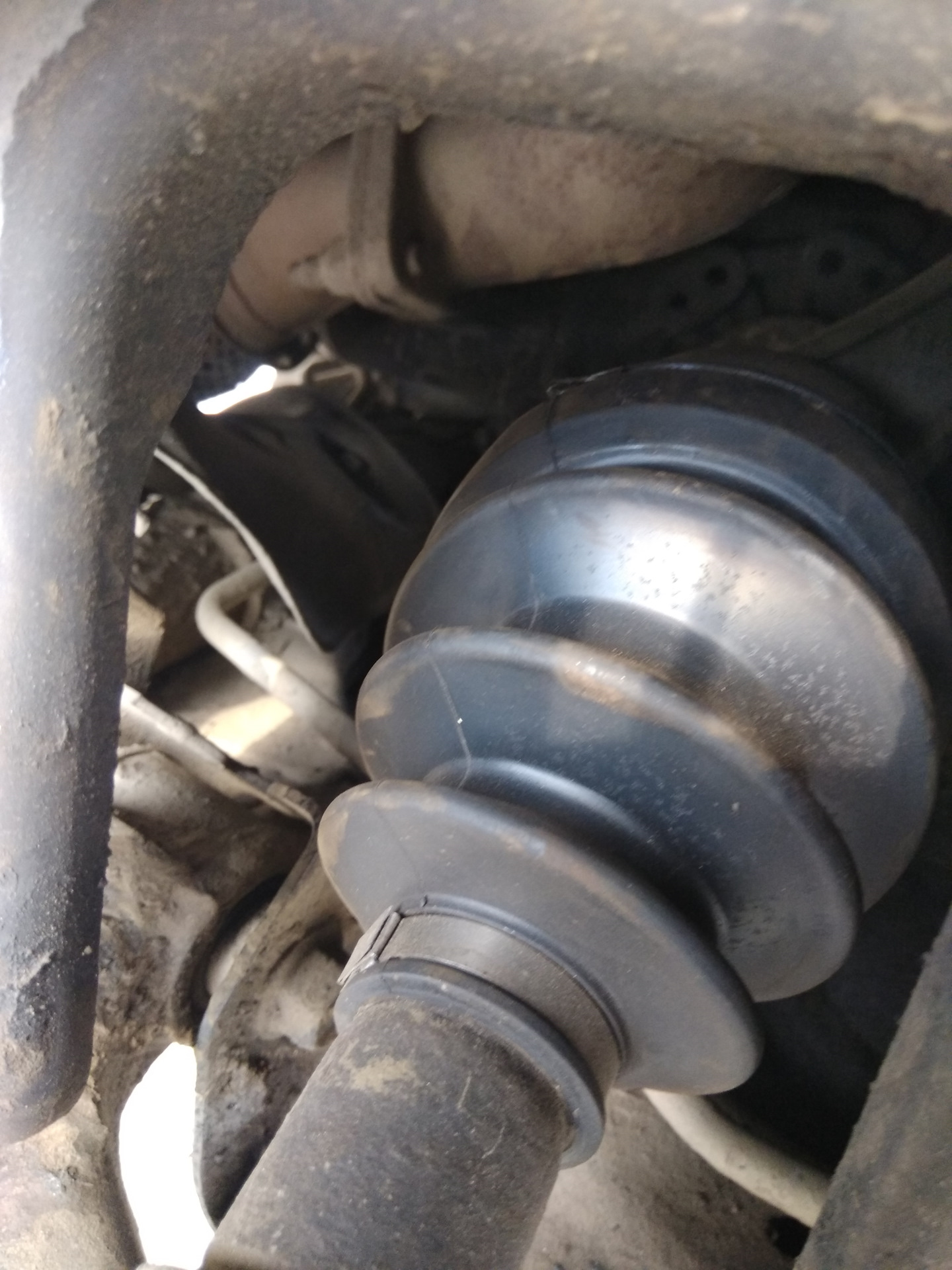 Лопнул пыльник внутреннего ШРУСа переднего левого. — Hyundai Santa Fe ...