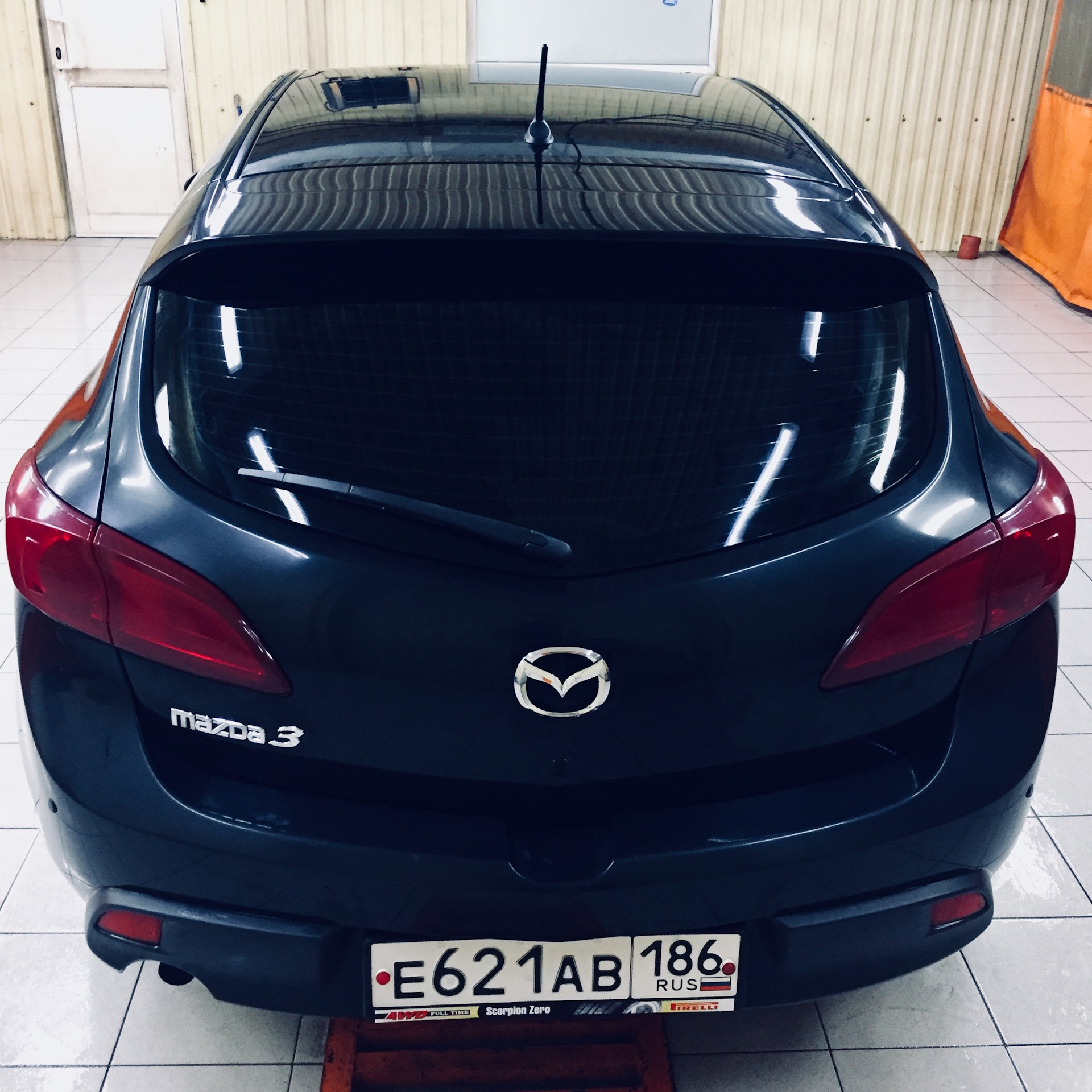 Mazda 3 bl седан led задние фонари. Тонированные задние фары mazda 3 bl. Mazda 3 bl тонировка задних фар. Мазда 3 bl хэтчбек. Мазда 3 bl задний.