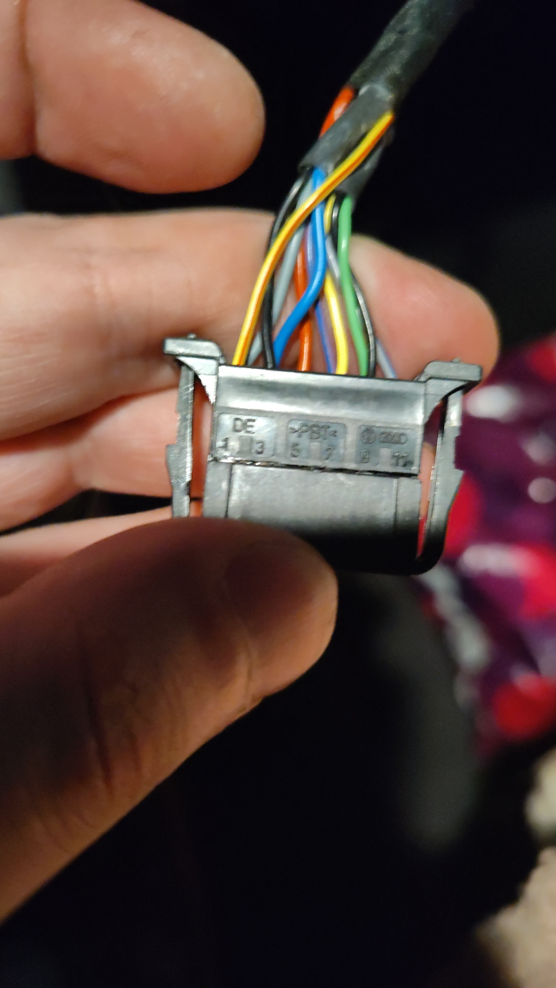 AUX. Распиновка фишки Cd-чейнджера — Volkswagen Phaeton, 3 л, 2004 года ...